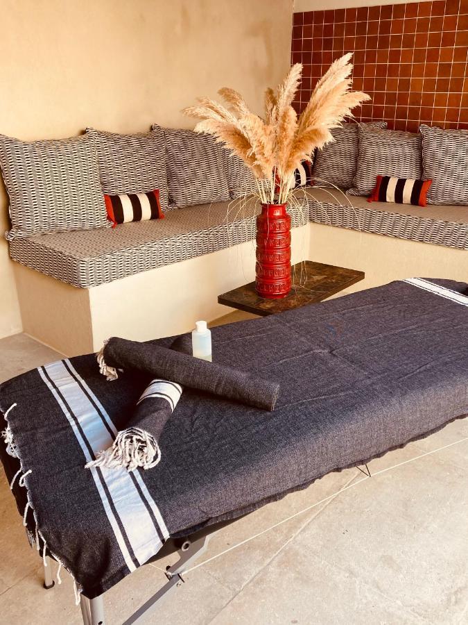 Hotel Marcelle en Camargue Aigues-Mortes Exterior foto